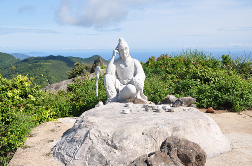 monkey-mountain-in-Da-Nang-cit