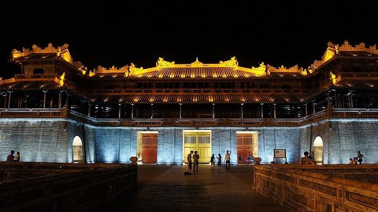 the-noon-gate-in-hue-imperial-city