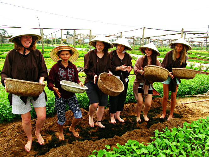 being-the-farmer-in Tra Que village Hoi An