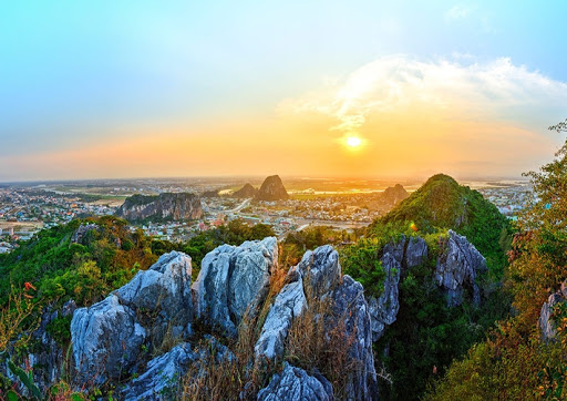 thuê xe ô tô hội an đi huế tham quan ngũ hành sơn đà nẵng