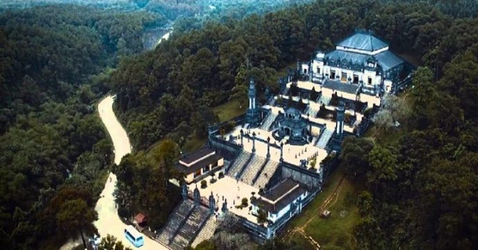Lăng Khải Định – Đỉnh Cao Nghệ Thuật Của Ngôi Mộ Độc Lạ Nhất Việt Nam