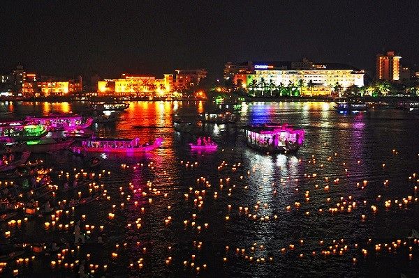 Spectacular experience with Perfume river cruise