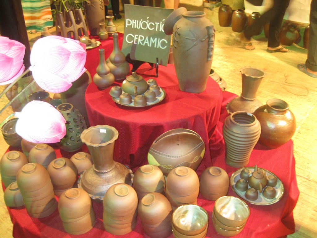 Phuoc Tich ancient village ceramics